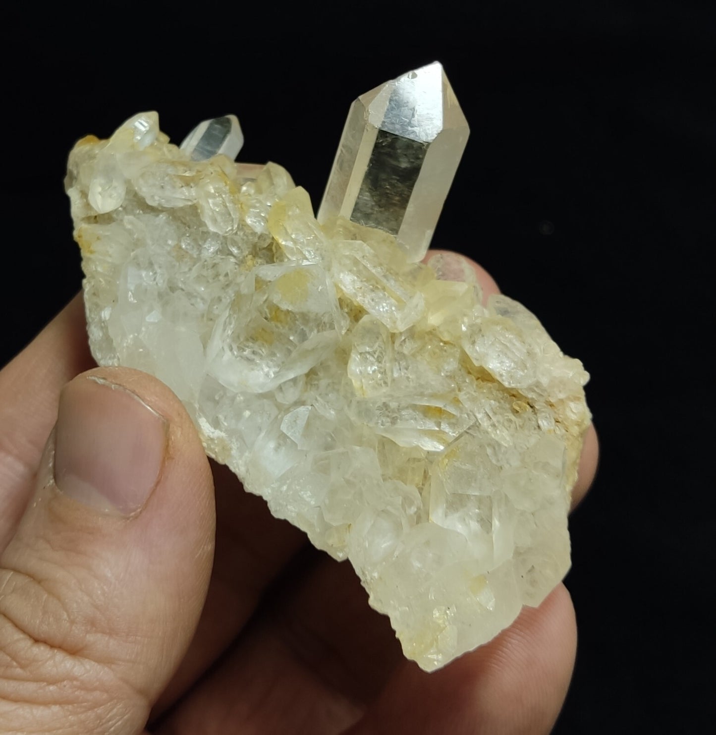 An Aesthetic terminated specimen of Quartz cluster 66 grams