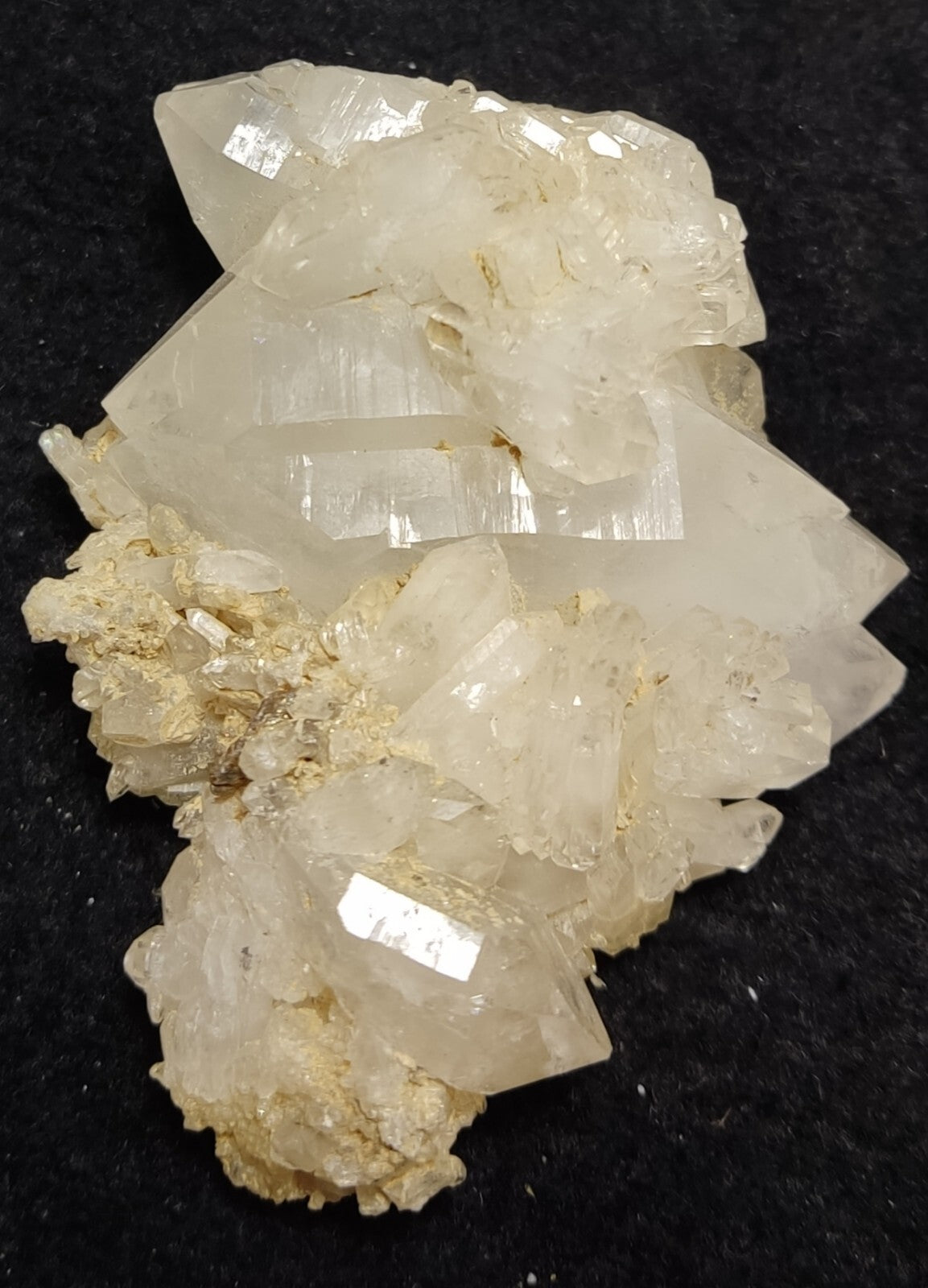 An amazing specimen of quartz cluster 84 grams