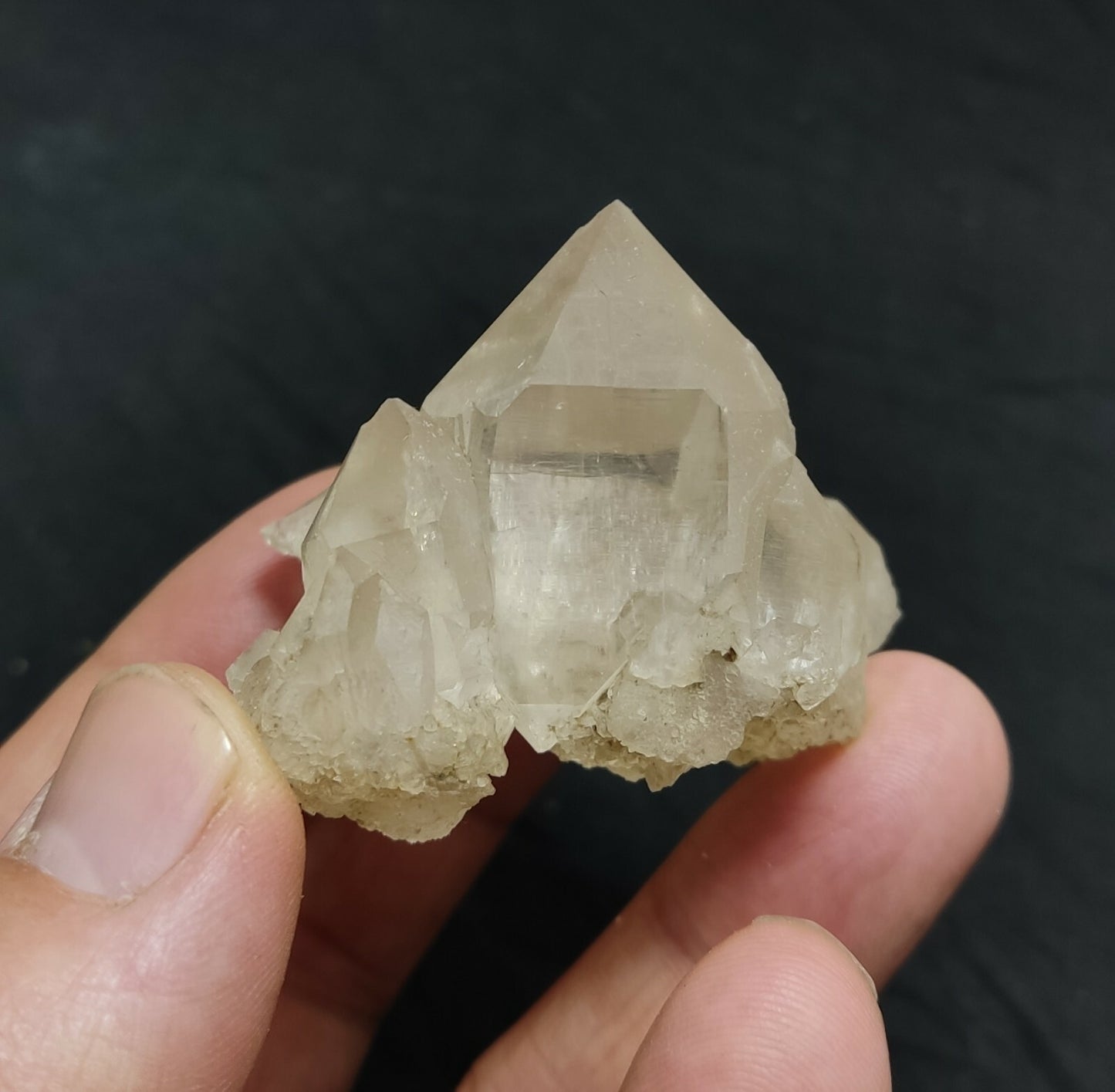 An aesthetic specimen of terminated Quartz crystals cluster 86 grams