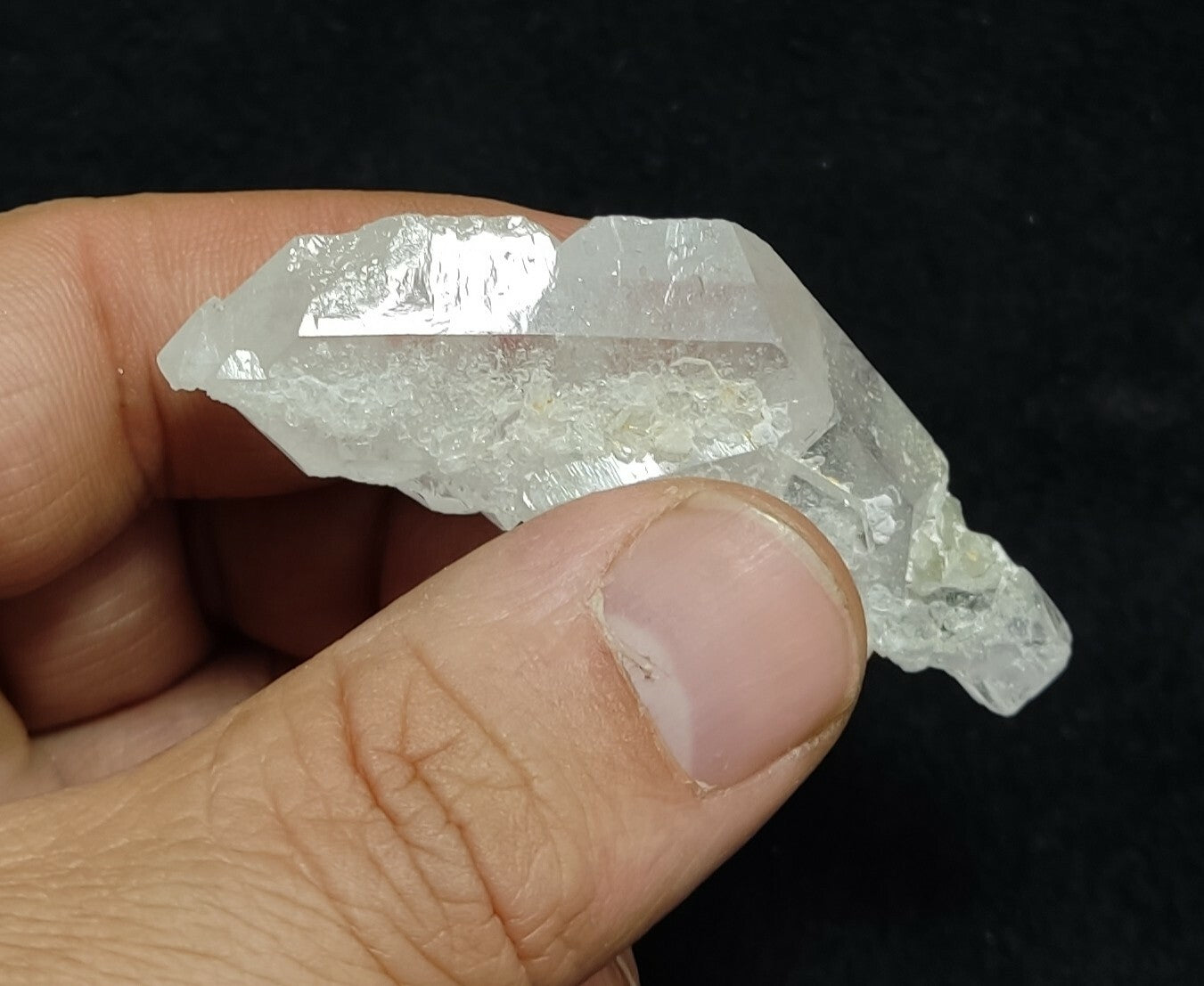An amazing specimen of terminated faden Quartz crystal 26 grams