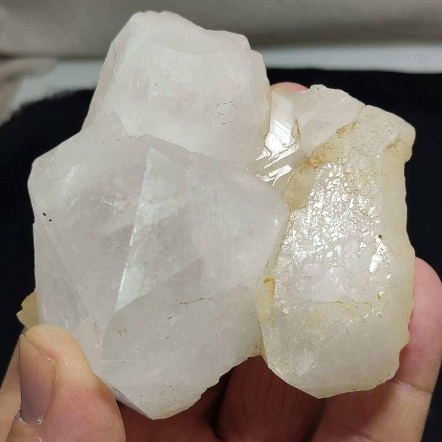 A very Aesthetic Natural beautifully terminated Quartz crystal 266 grams