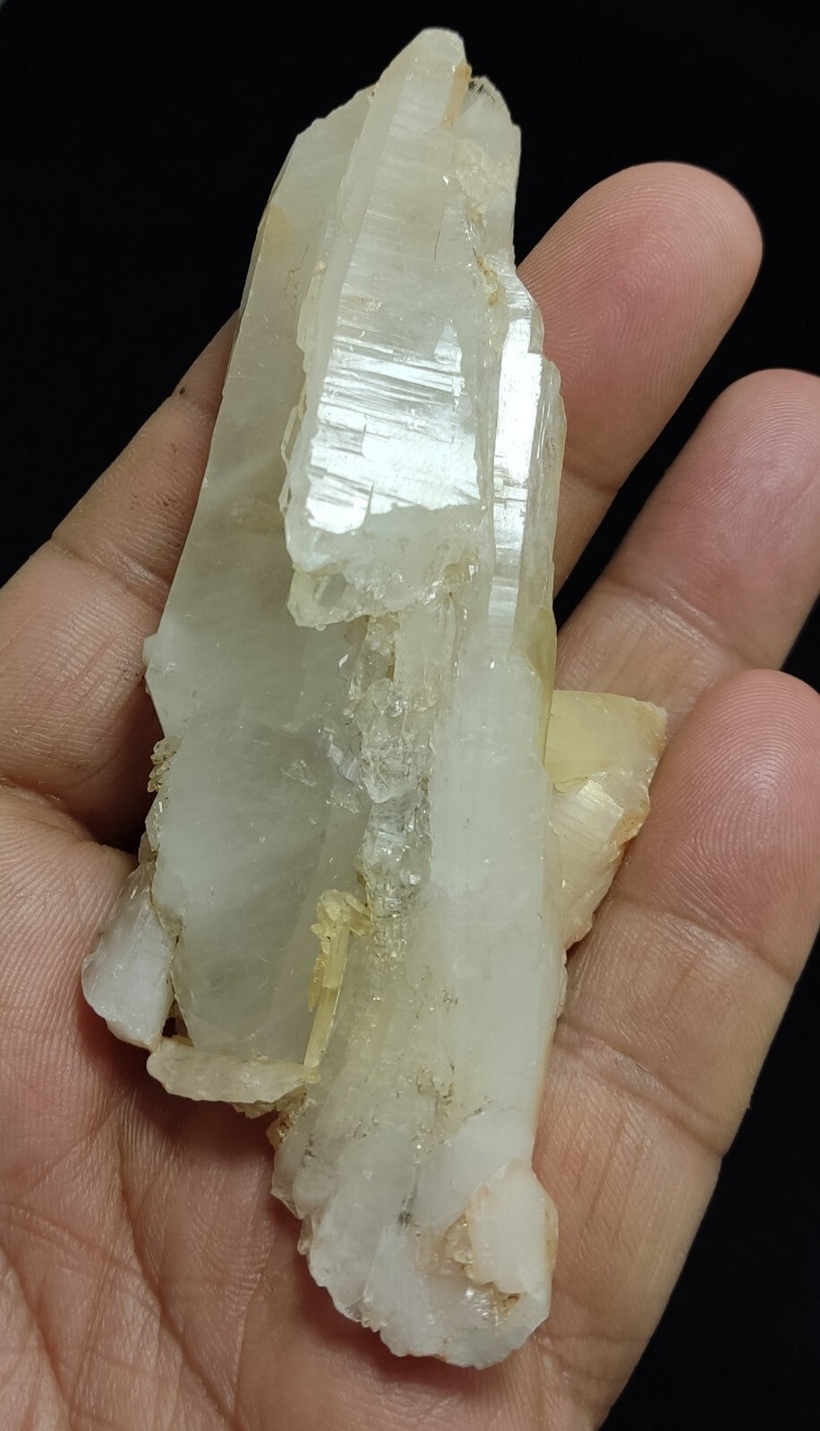 An Aesthetic terminated specimen of Quartz cluster 89 grams