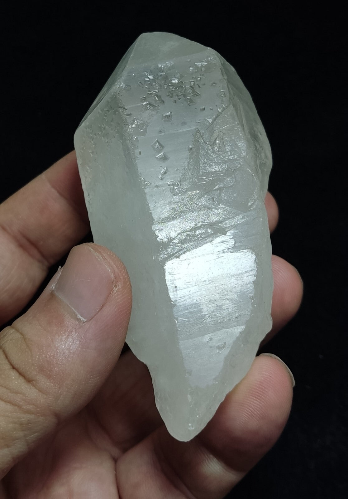 An Aesthetic terminated specimen of Quartz crystal 216 grams