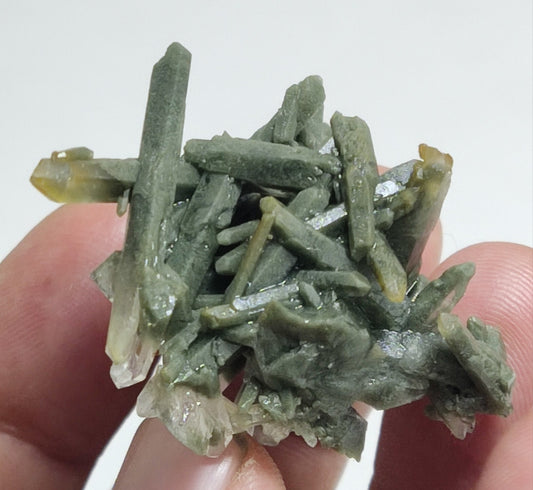 An Aesthetic miniature/thumbnail terminated chlorite Quartz cluster 16 grams
