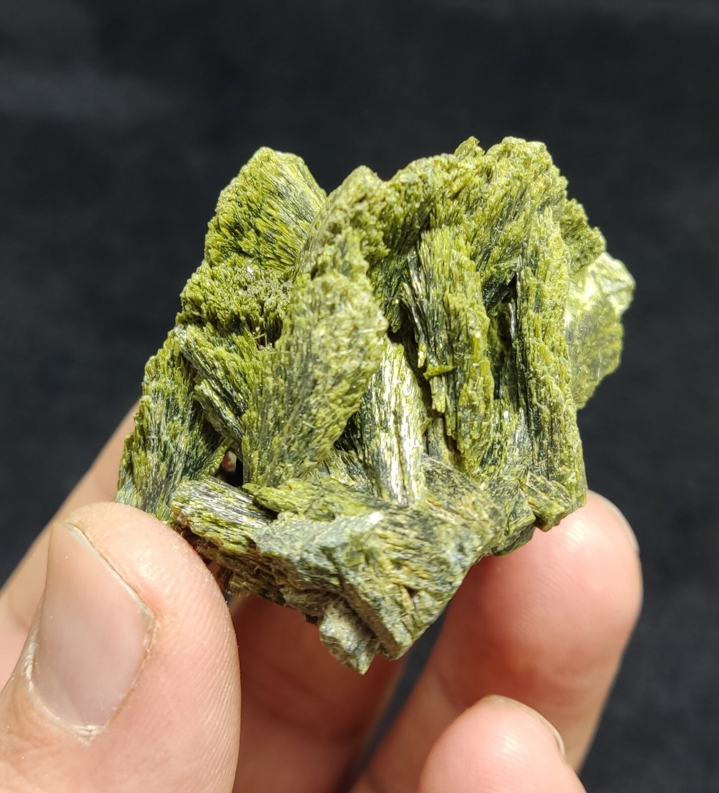 An aesthetic specimen of epidote crystal specimen 73 grams