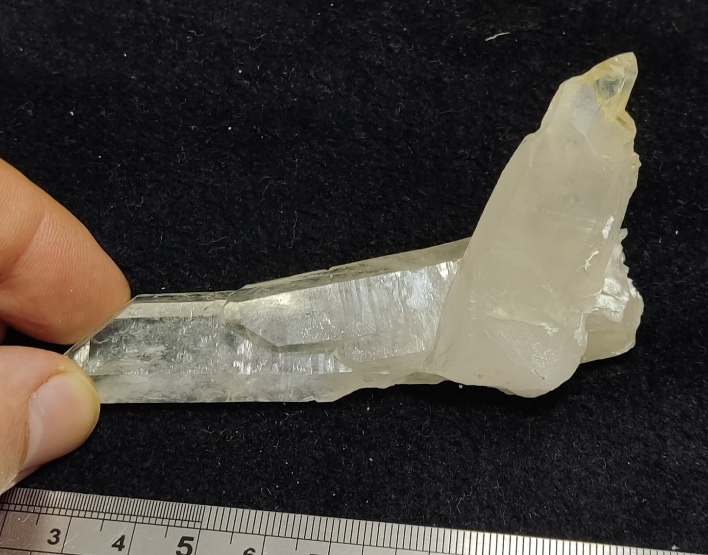 An Aesthetic specimen of quartz crystal specimen 76 grams