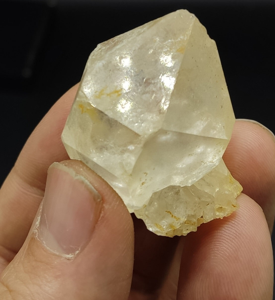 An Aesthetic terminated Quartz crystal specimen 46 grams