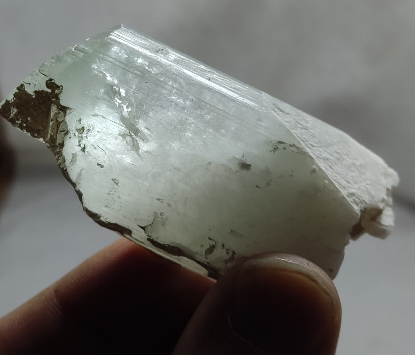 An Aesthetic terminated spodumene floater crystal specimen 92 grams
