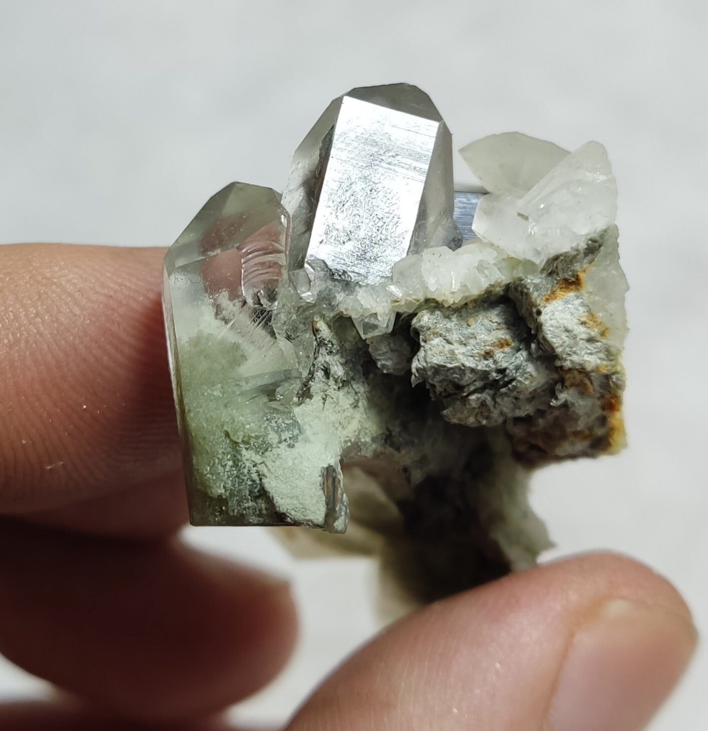 A very Aesthetic Natural terminated Chlorite-brookite Quartz 27 grams