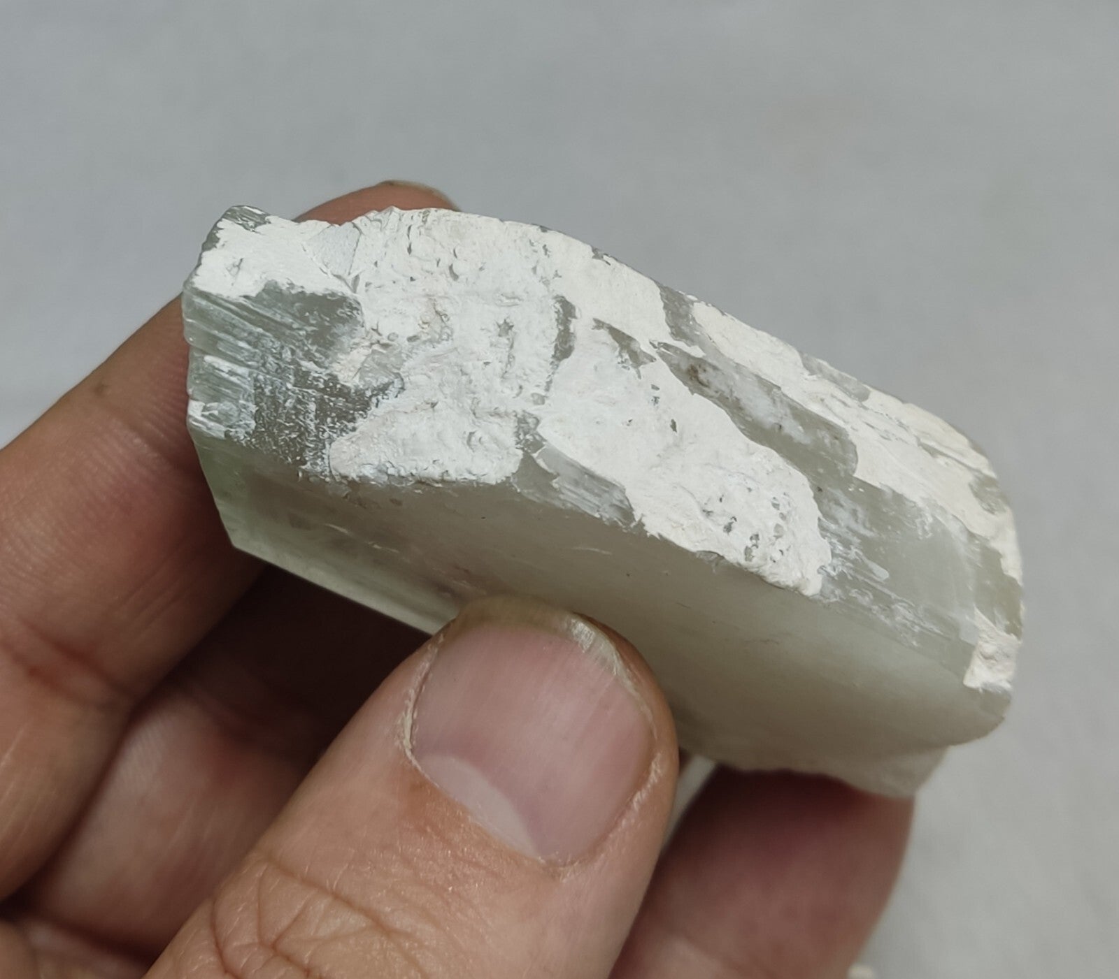 An Aesthetic terminated spodumene floater crystal specimen 92 grams