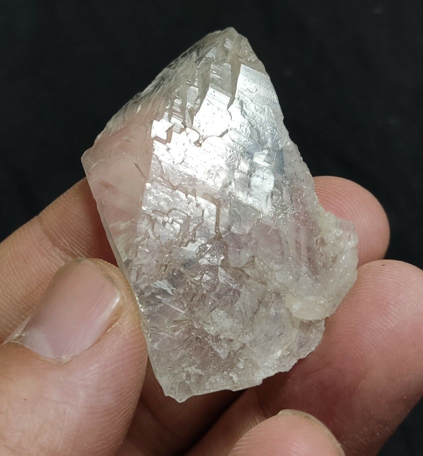 A very Aesthetic Natural beautifully terminated Quartz crystal 27 grams