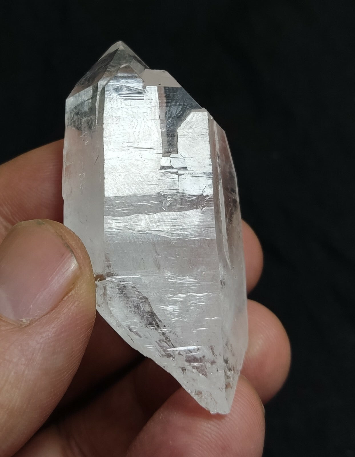 A very Aesthetic Natural beautifully terminated Quartz crystal 35 grams