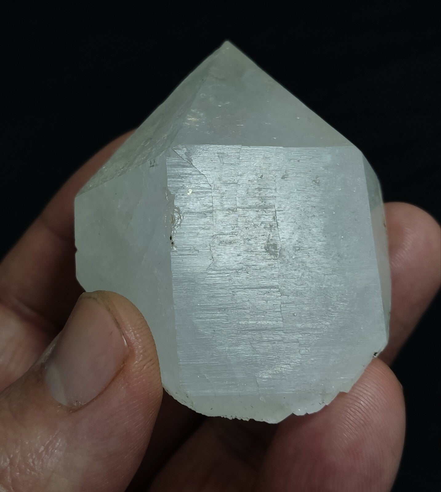 A very Aesthetic Natural beautifully terminated Quartz crystal 96 grams