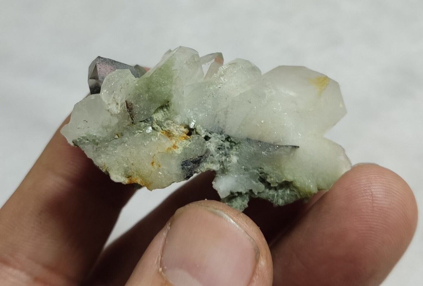 A very Aesthetic Natural terminated Chlorite-brookite Quartz 27 grams