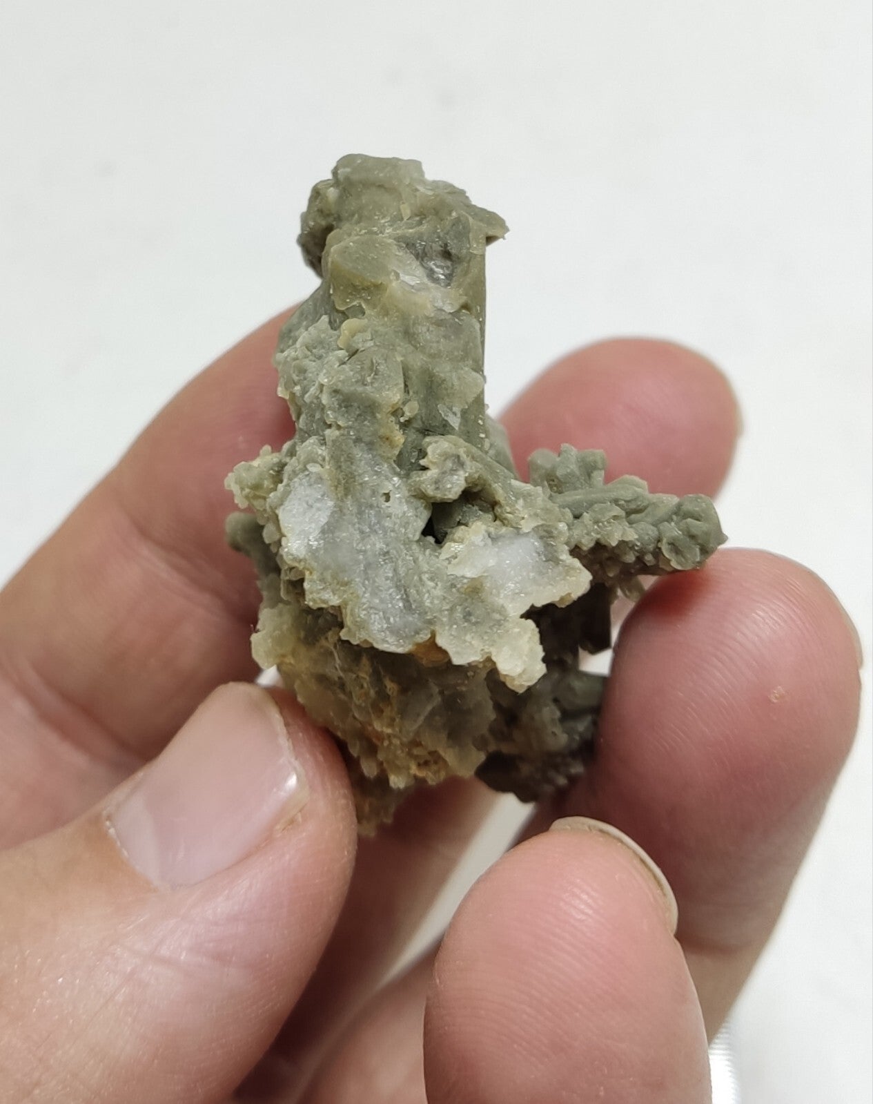 A very Aesthetic Natural beautifully terminated Chlorite Quartz cluster 33 grams