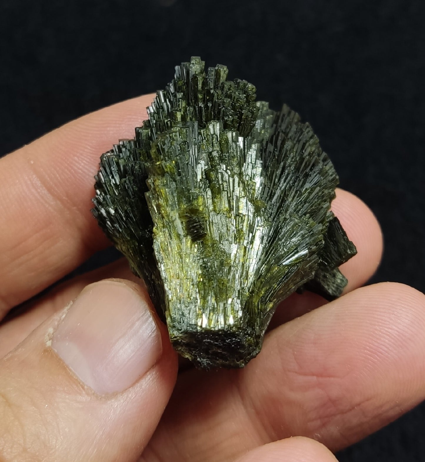 Single natural Epidote Crystal spray formations 32 grams