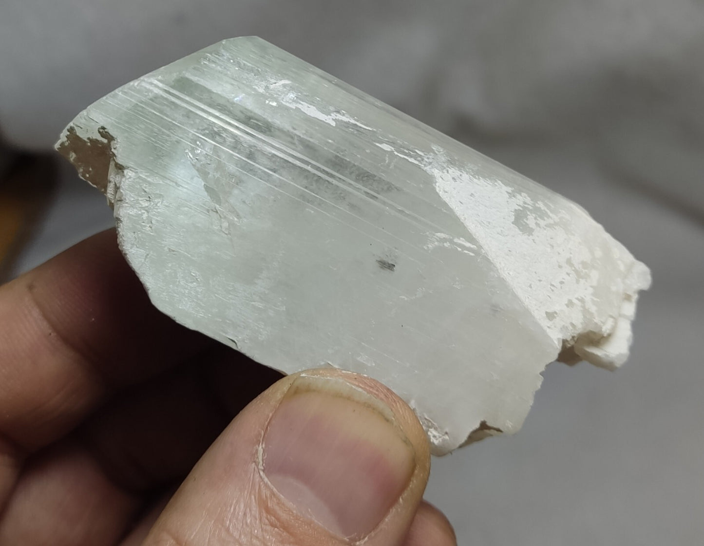 An Aesthetic terminated spodumene floater crystal specimen 92 grams