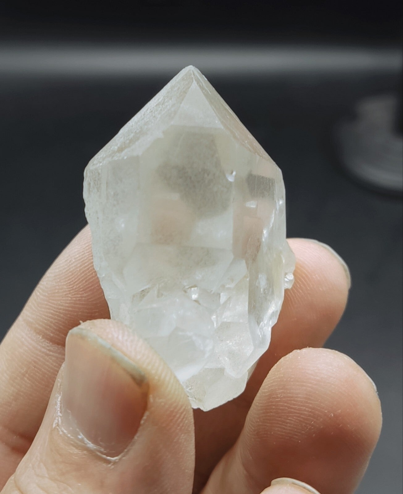 An Aesthetic terminated specimen of Quartz crystal 59 grams