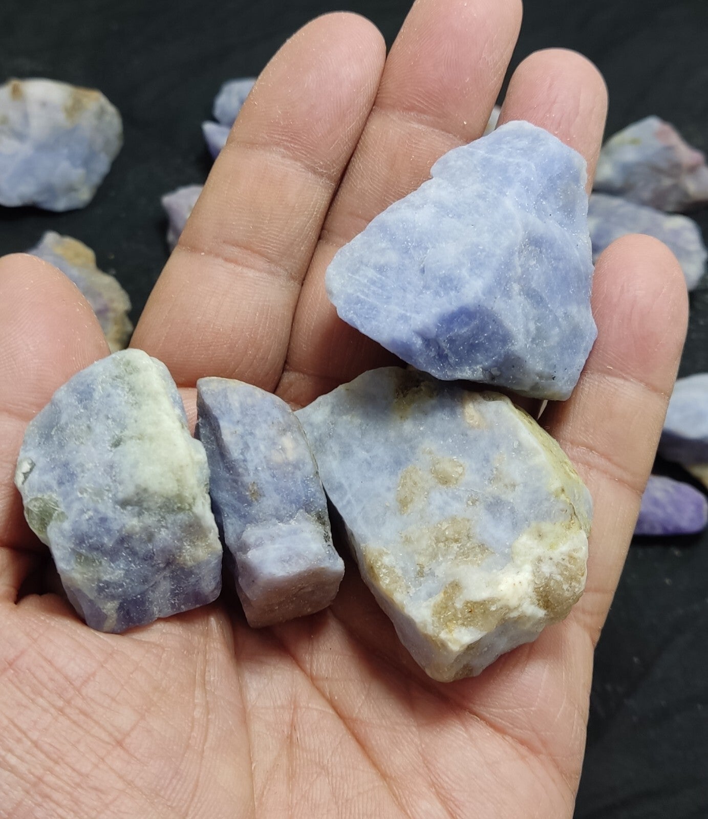 770 grams fluorescent Hackmanite