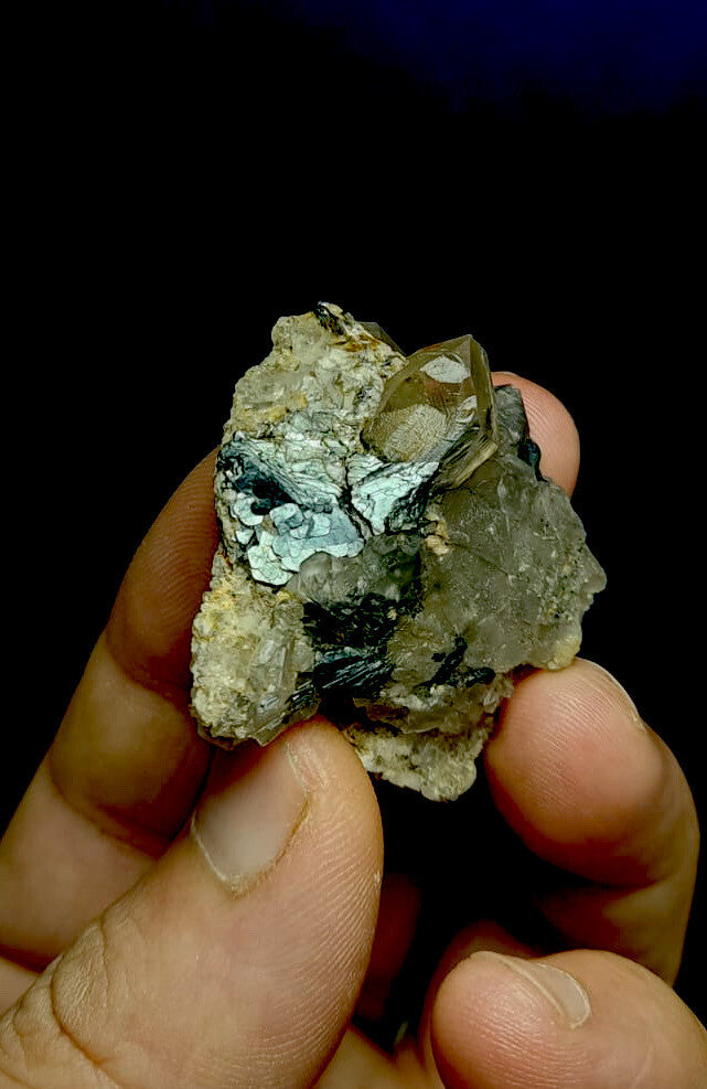 Feden Quartz Hematite Specimen 21 Grams.