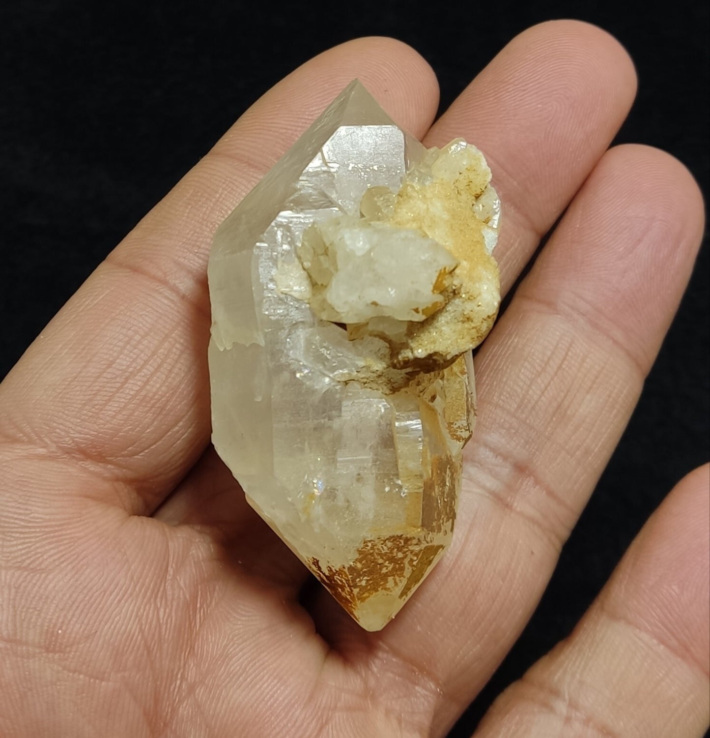 A very Aesthetic Natural beautifully terminated Quartz crystal 54 grams