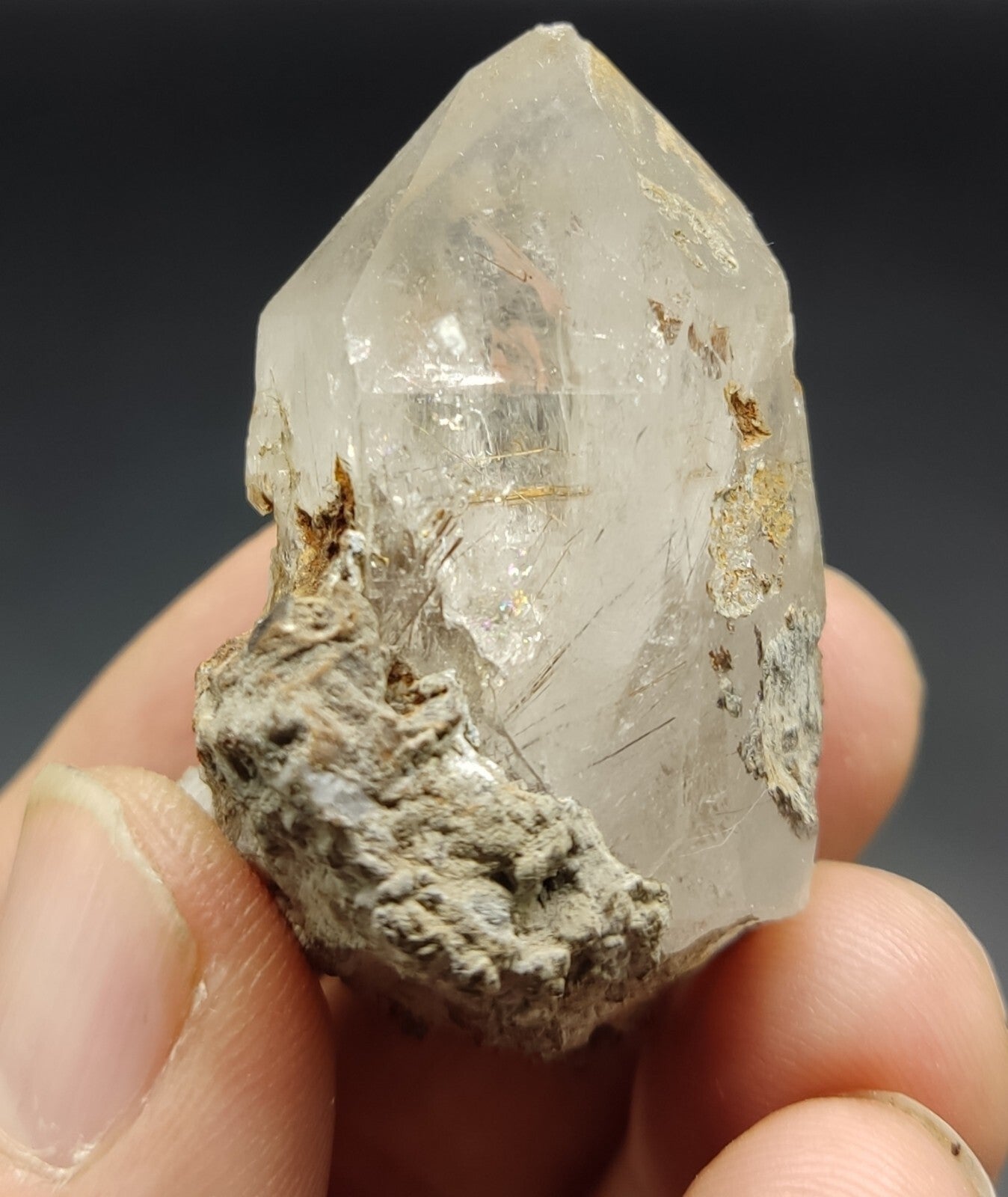 An Aesthetic specimen of rutiles included quartz crystal 42 grams