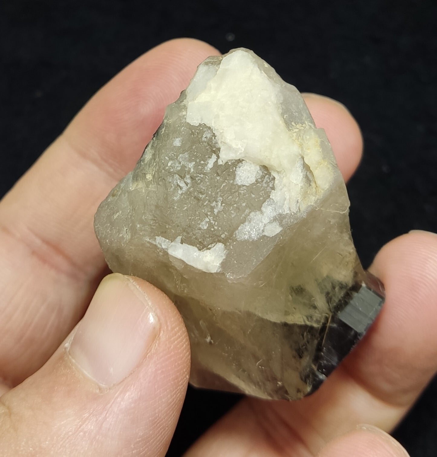 An Aesthetic specimen of black Tourmaline crystal with quartz 87 grams