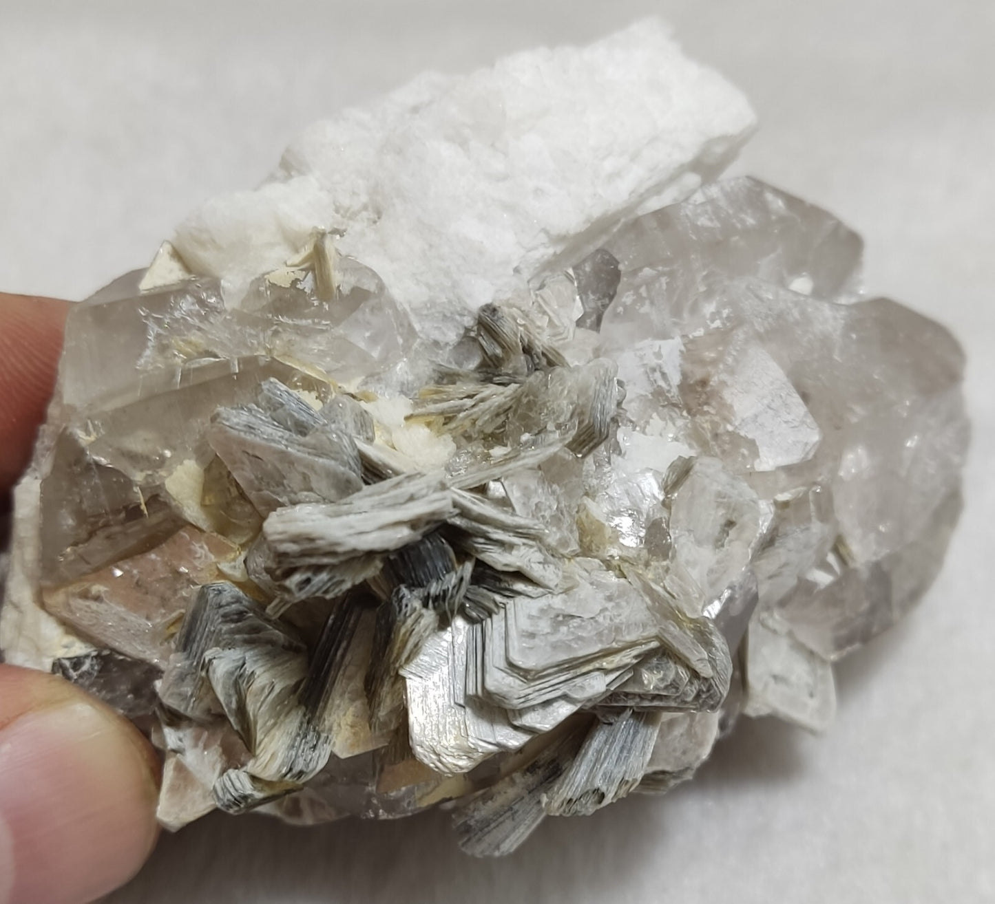 An amazing specimen of quartz with muscovite and albite 260 grams