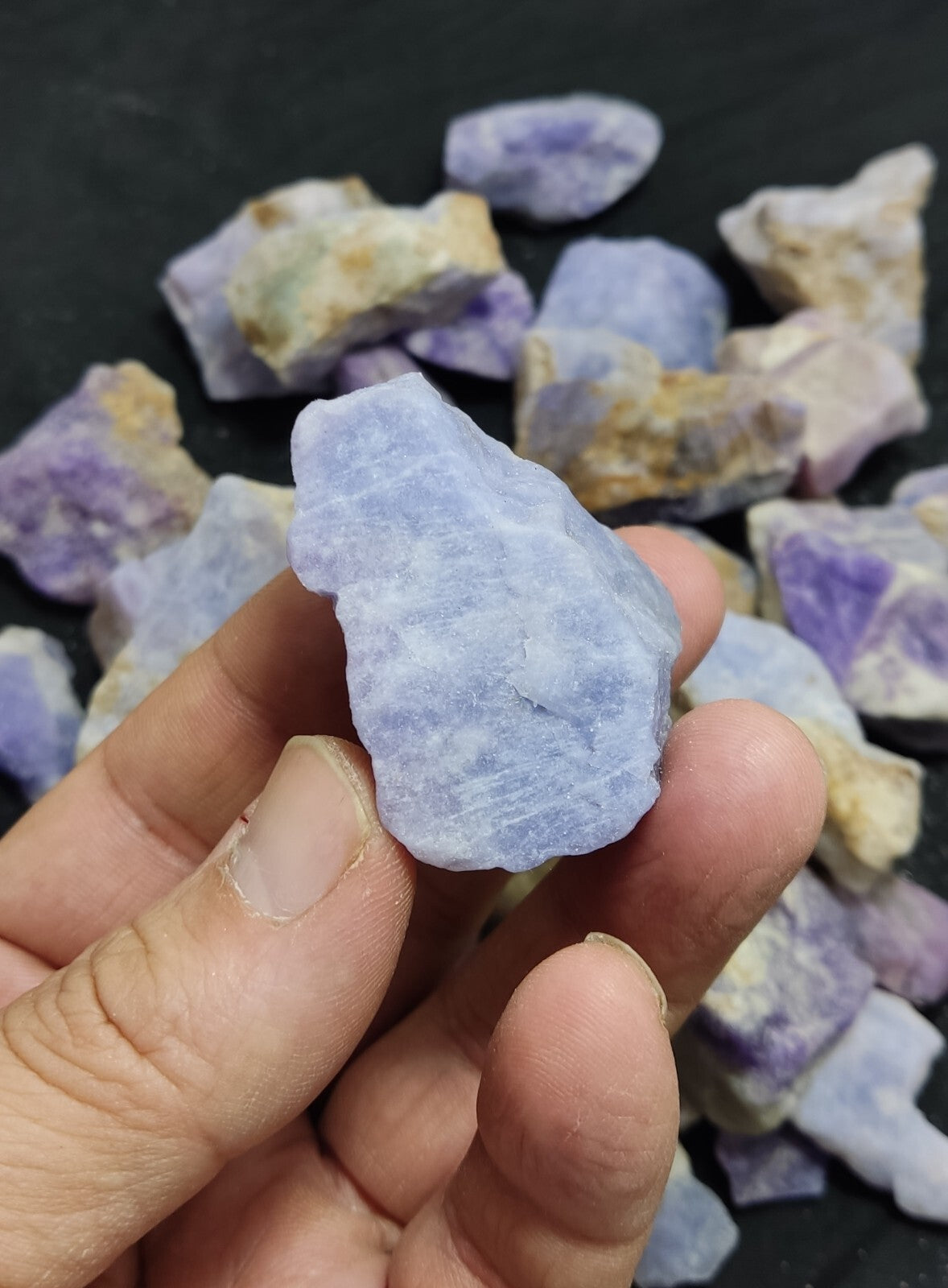 770 grams fluorescent Hackmanite