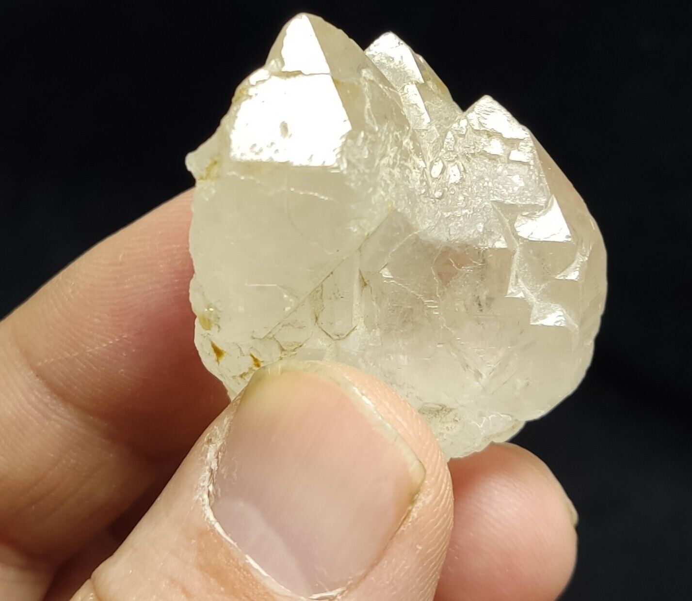 A very Aesthetic Natural terminated gwindel like Quartz crystal 38 grams