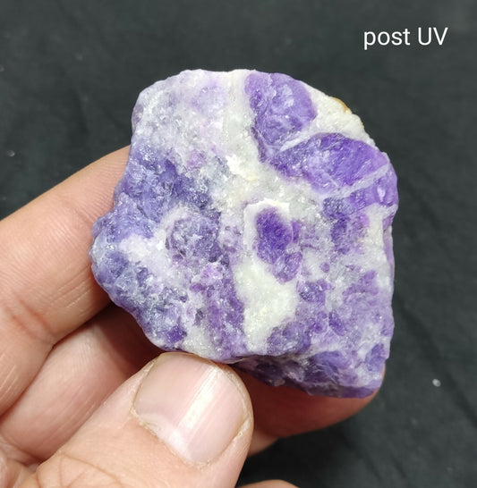 An amazing specimen of hackmanite on matrix highly Tenebrescent 58 grams