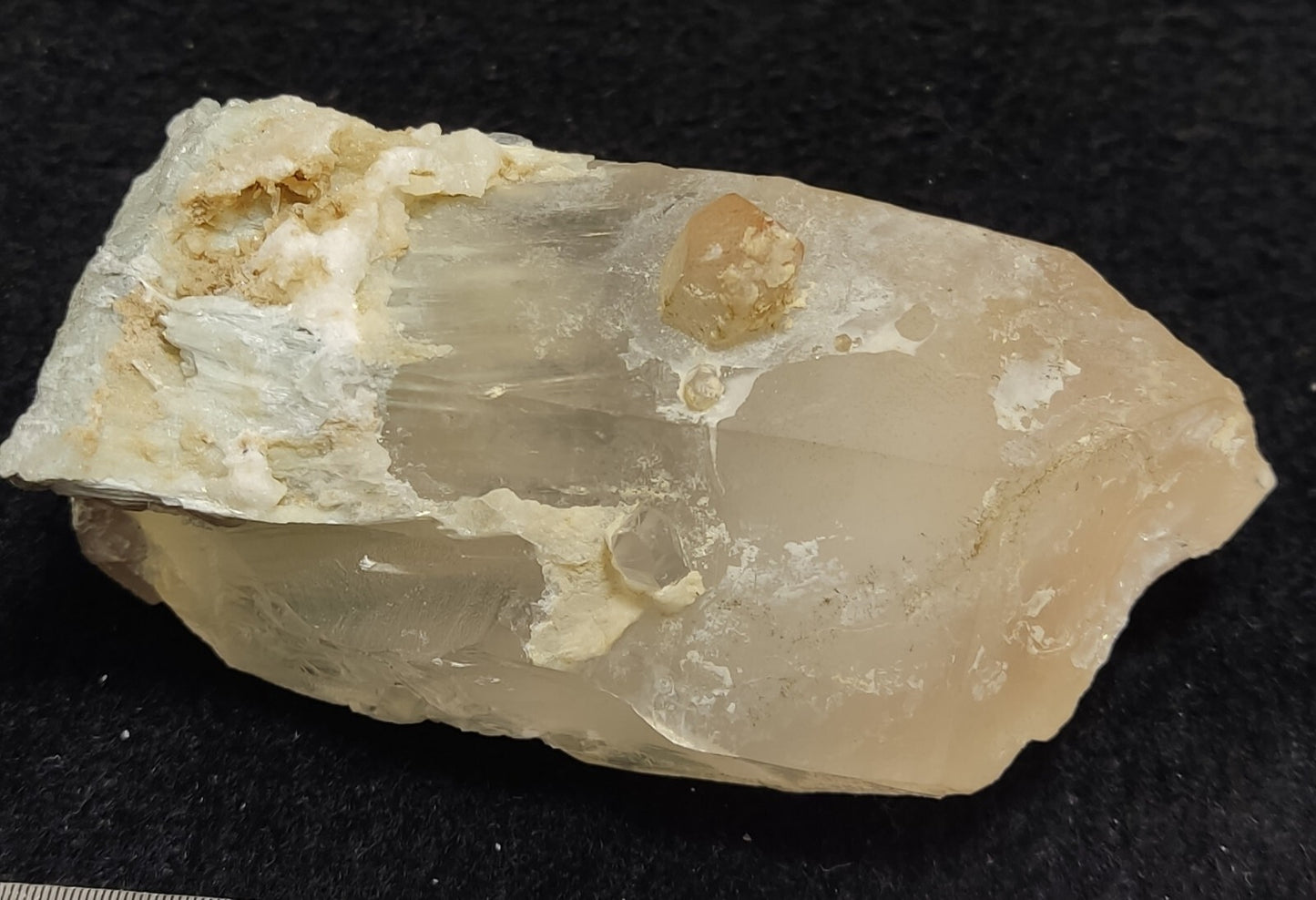 140 grams natural quartz crystal with amphibole inclusions