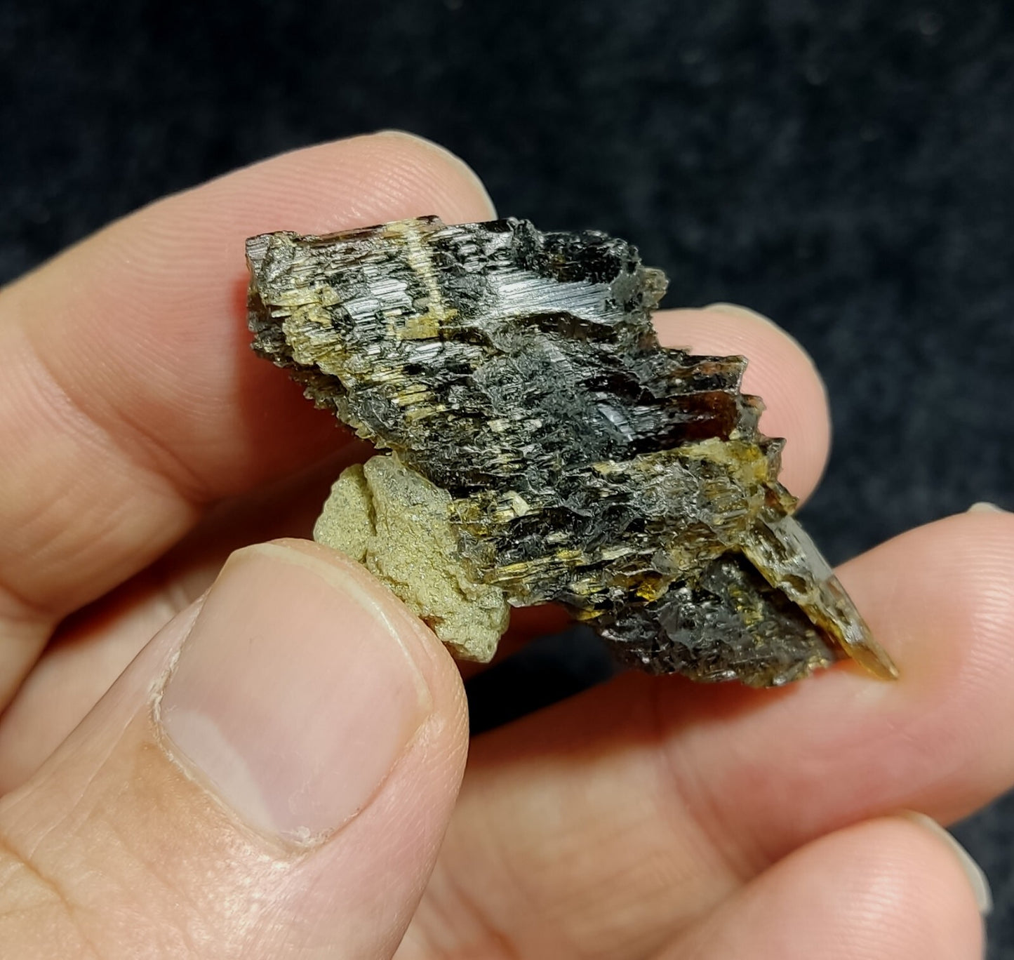 Single etched Epidote Crystal 14 grams
