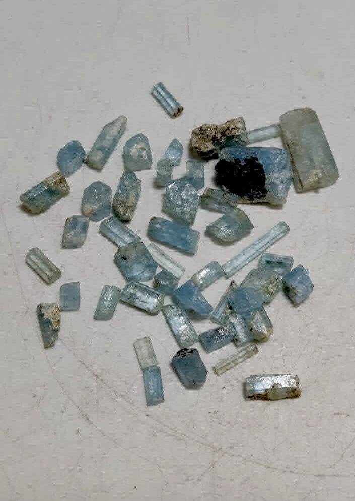 Natural Aquarium Crystals  Lot 18 Grams.