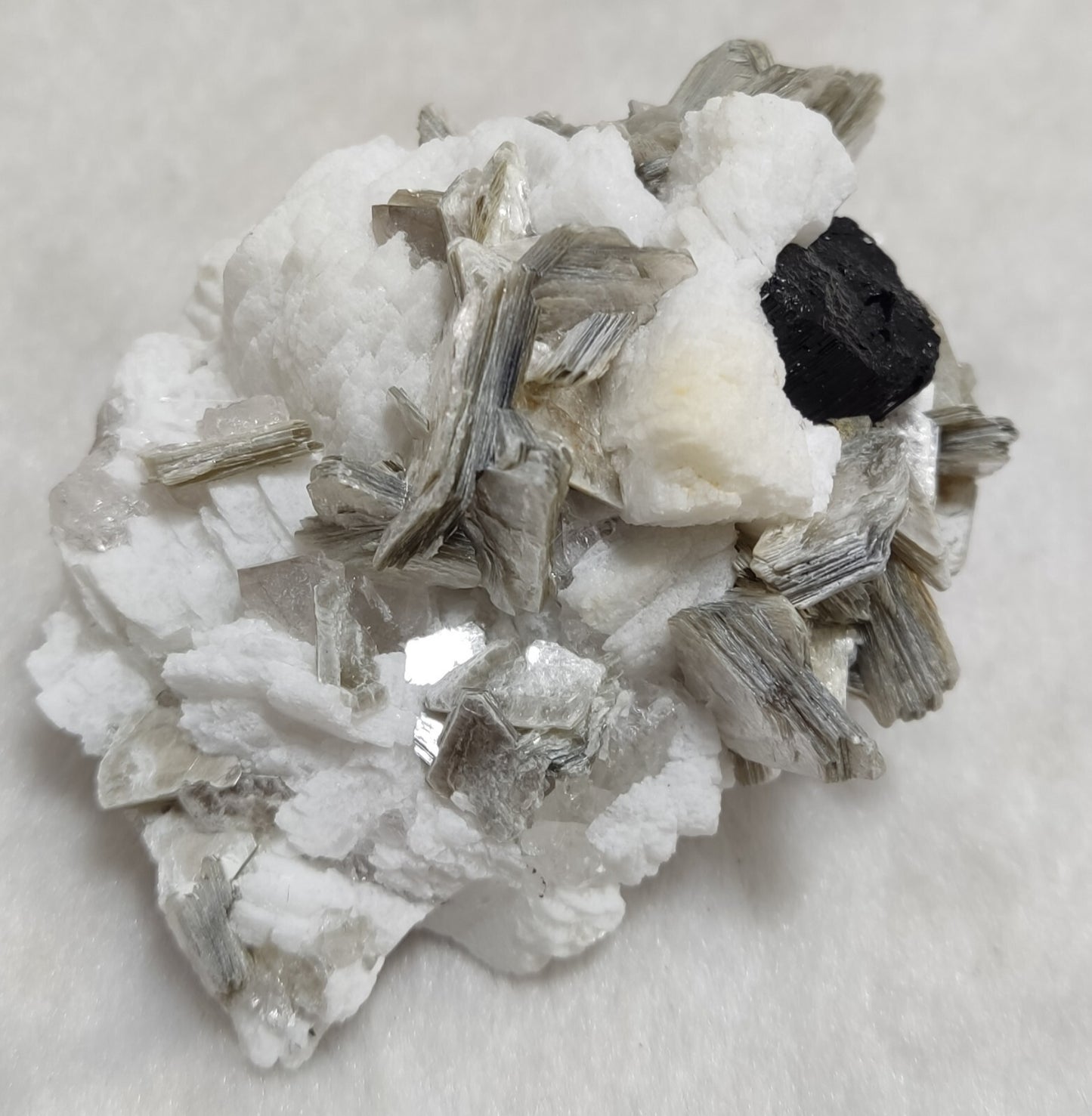 An amazing specimen of quartz with muscovite and albite 134 grams