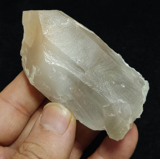 140 grams natural quartz crystal with amphibole inclusions