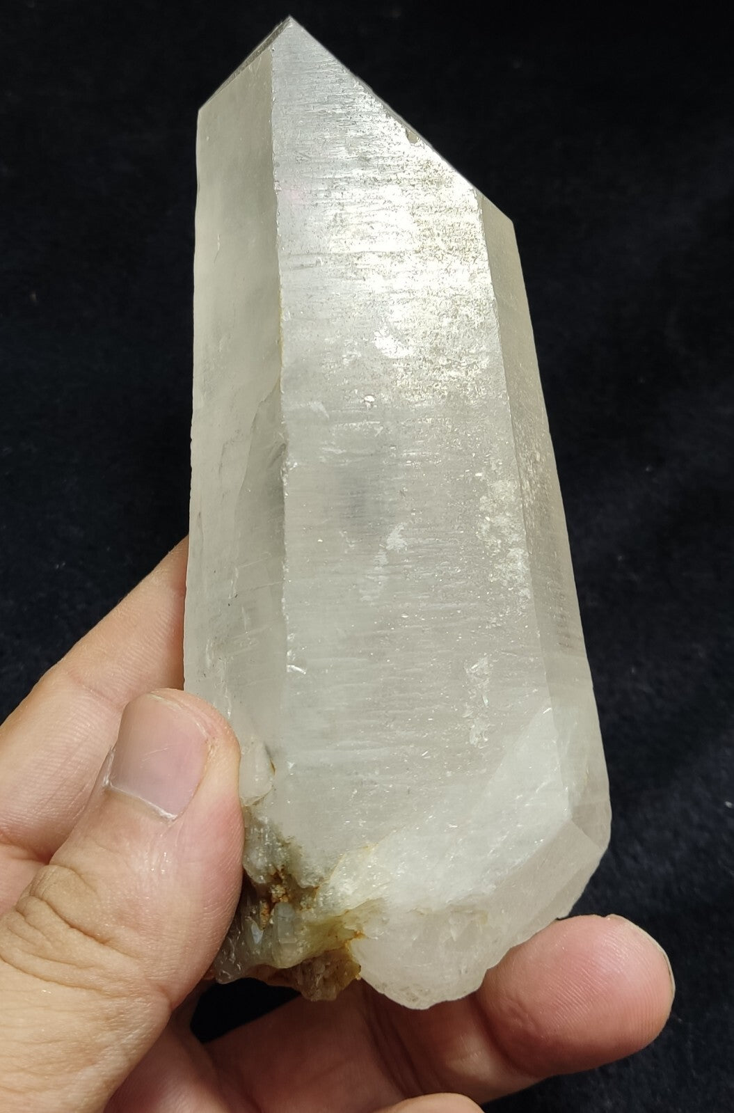 An Aesthetic terminated specimen of Quartz crystal 463 grams