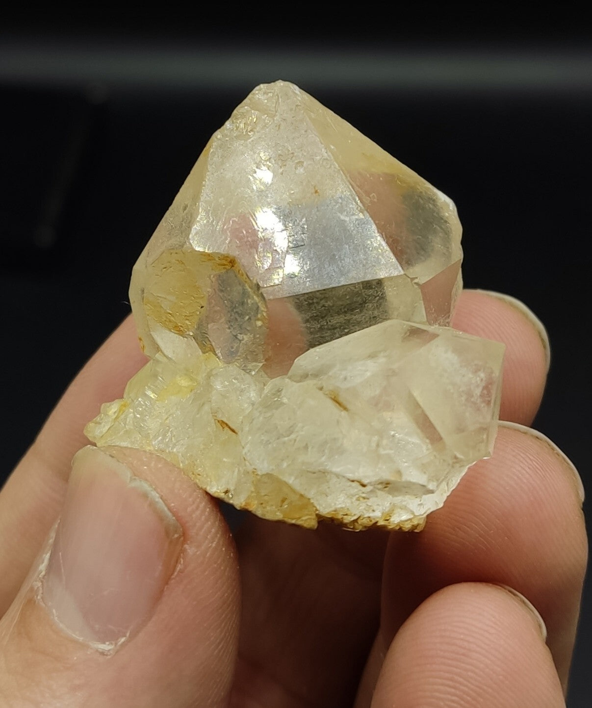 An Aesthetic terminated Quartz crystal specimen 46 grams