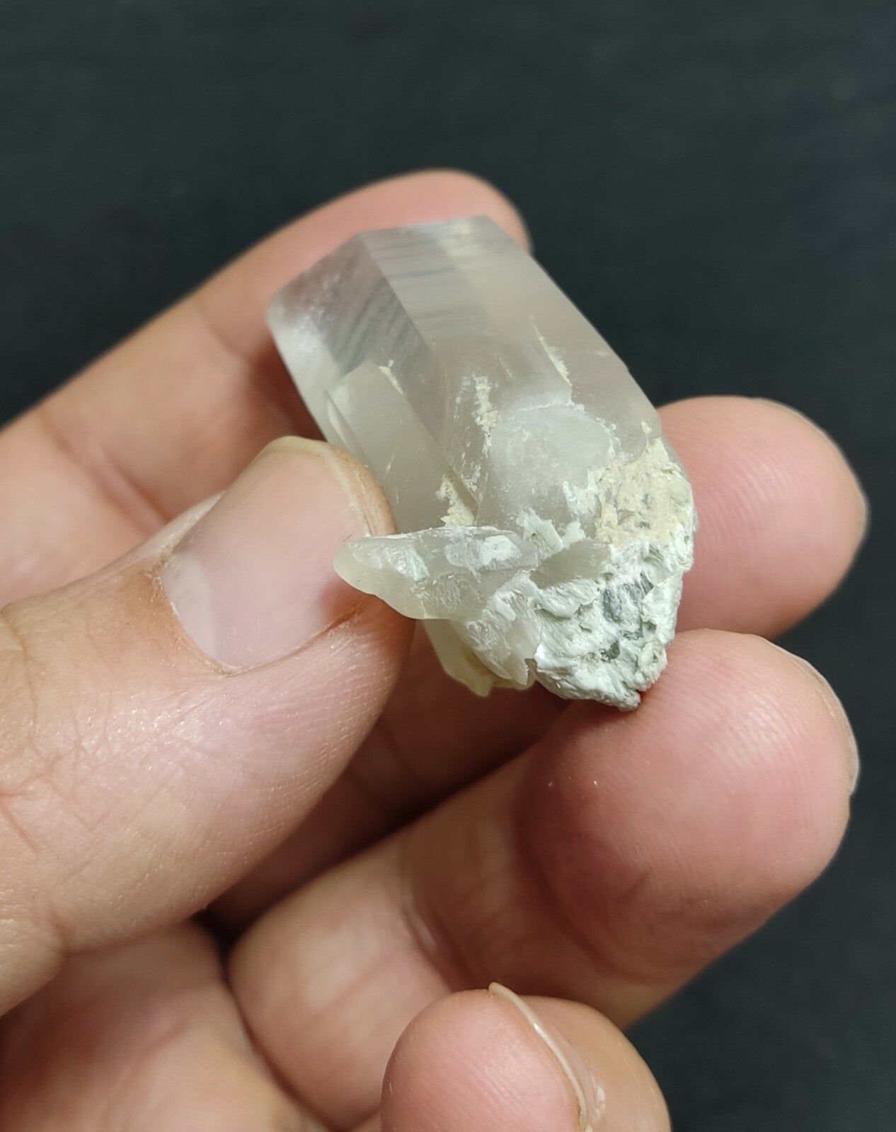 An amazing specimen of terminated Quartz crystal with unique inclusions 39 grams