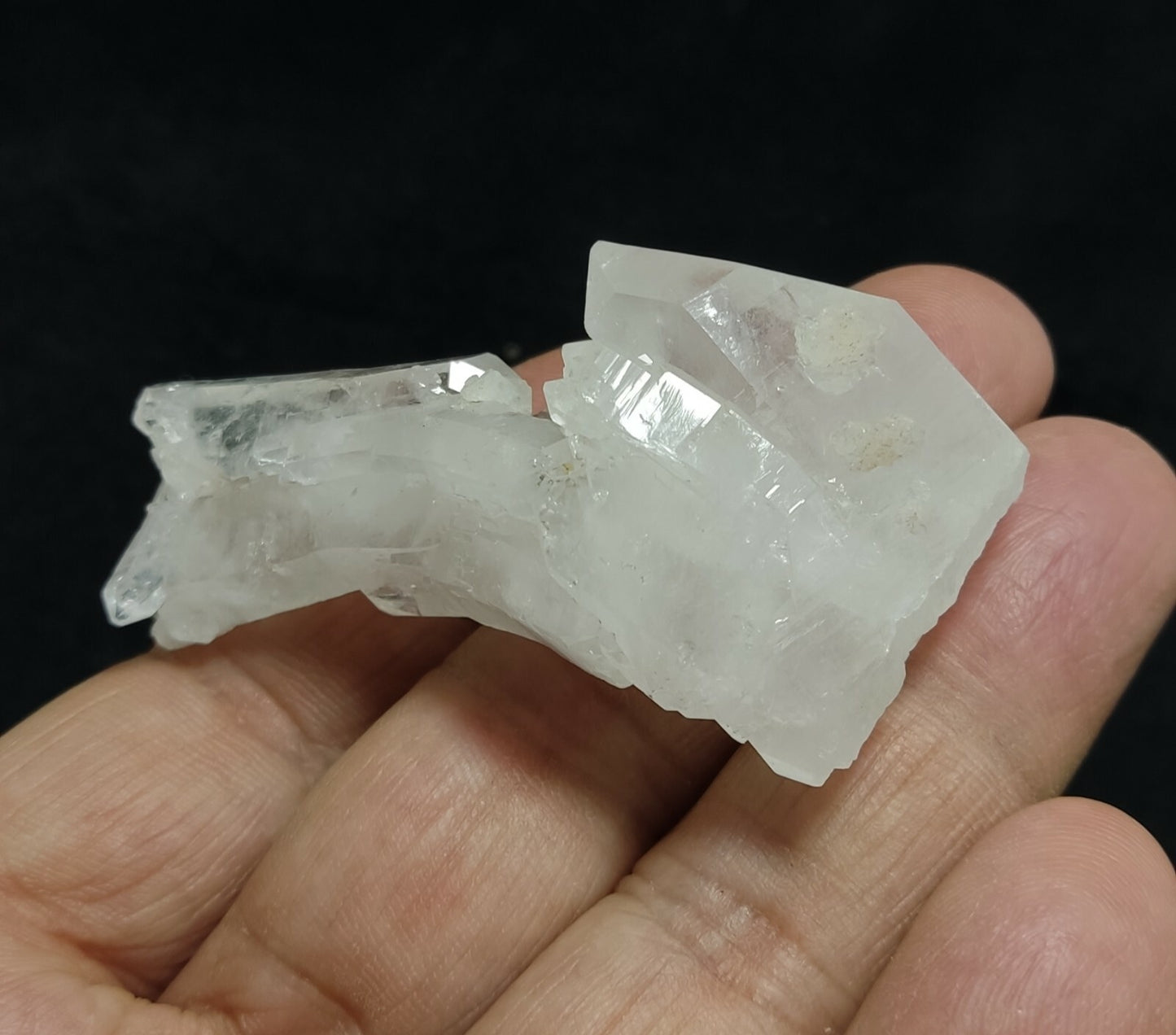 An amazing specimen of terminated Quartz crystal 39 grams