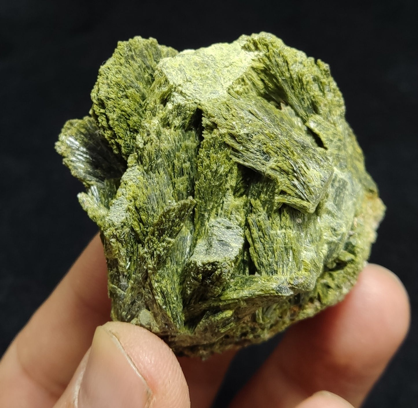 An aesthetic specimen of epidote crystal specimen 110 grams