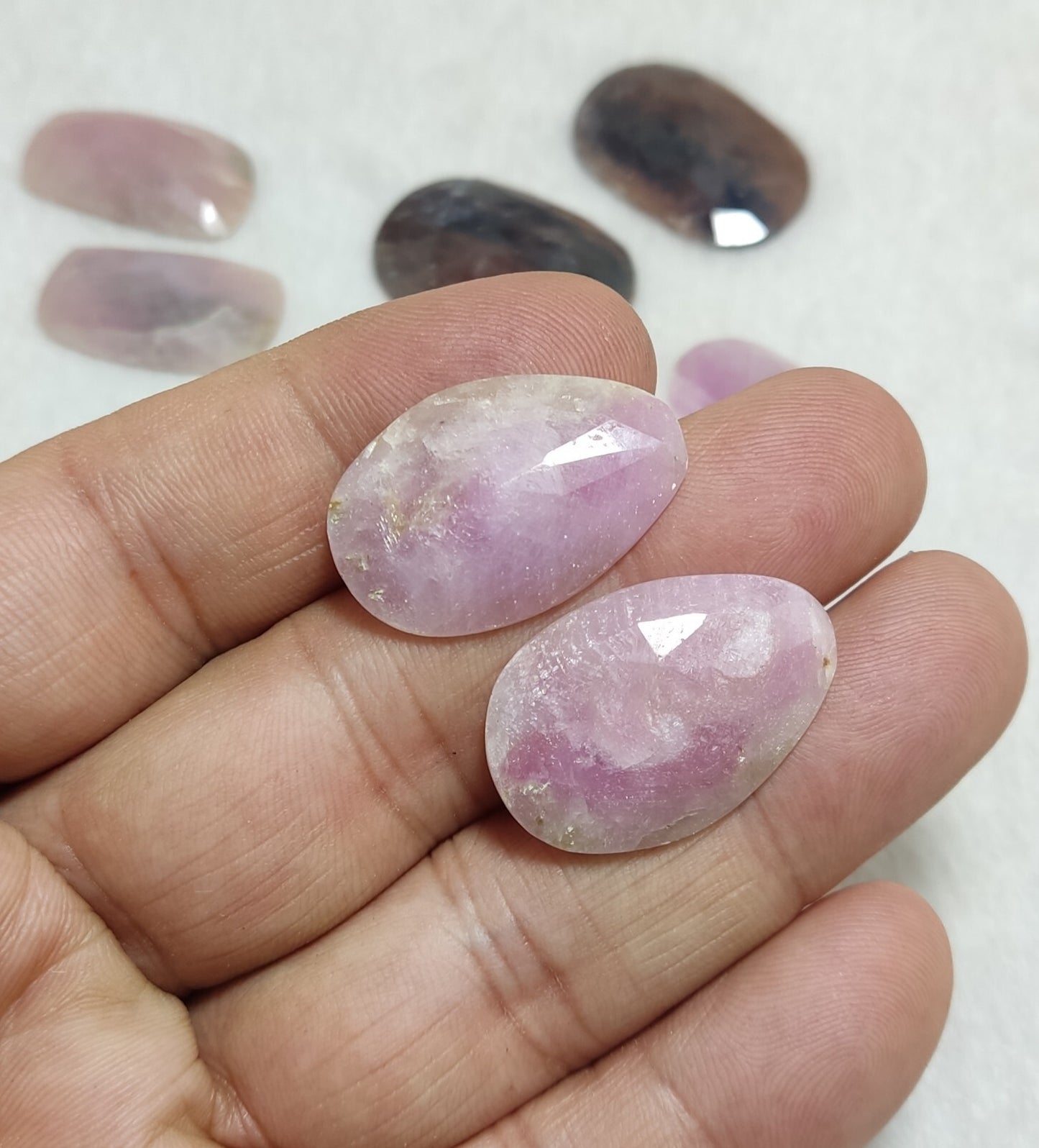 189 carats in weight, in 4 pairs, Total 8 gems, rose cut natural sapphires lot