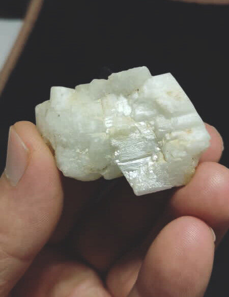 Tourmaline on albite 36g, 5x3x2.5cm