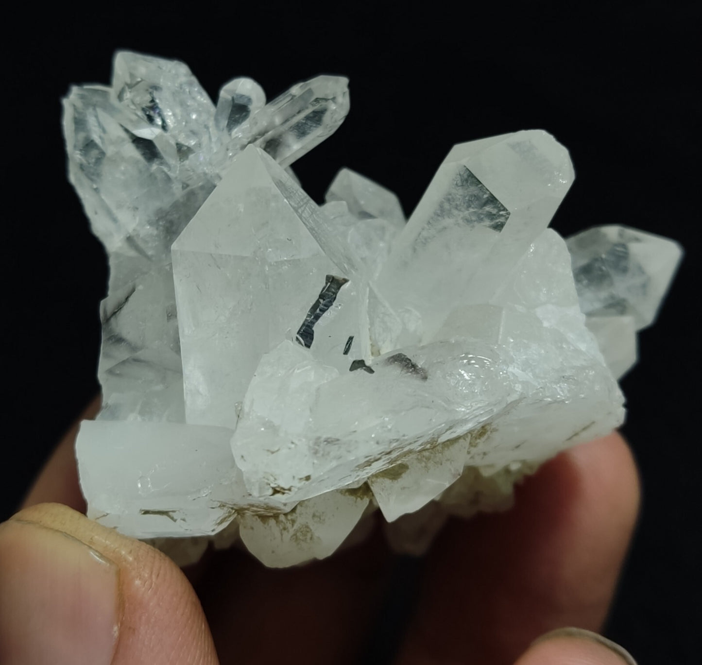 A very Aesthetic Natural terminated brookite Quartz cluster 85 grams