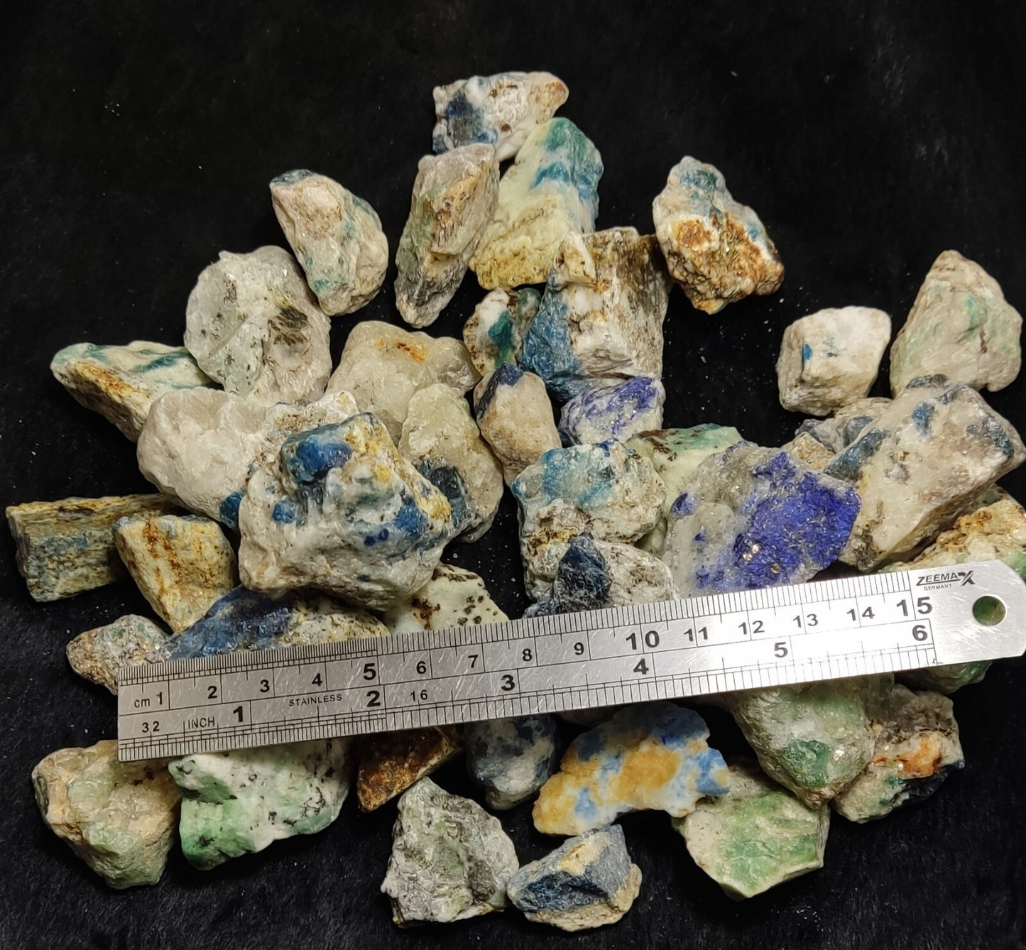 1000 grams Fluorescent rough lazurite/hayune/sodalite