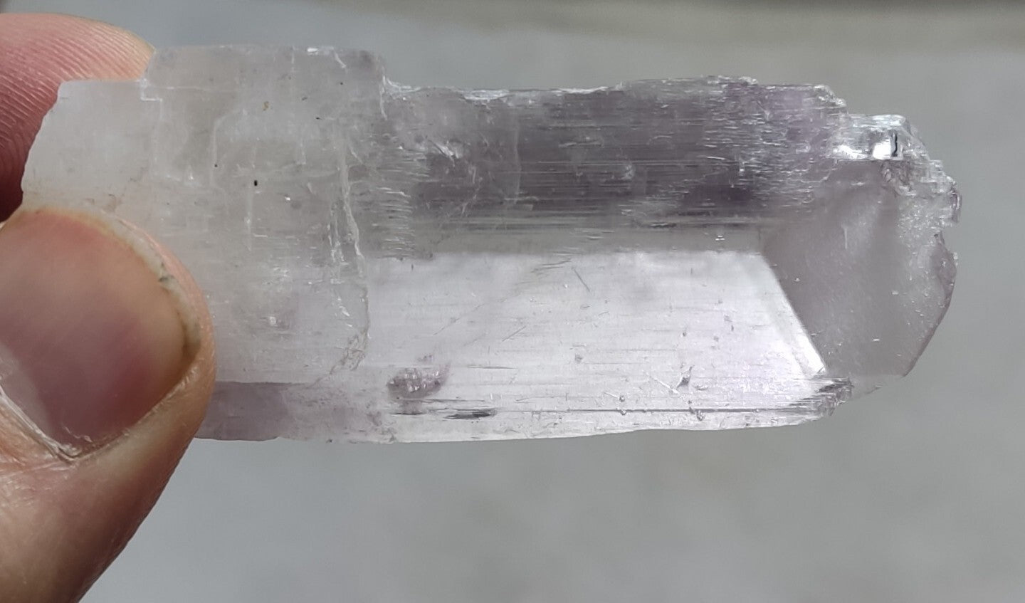 A very Aesthetic Natural spodumene kunzite triphane crystal 39 grams