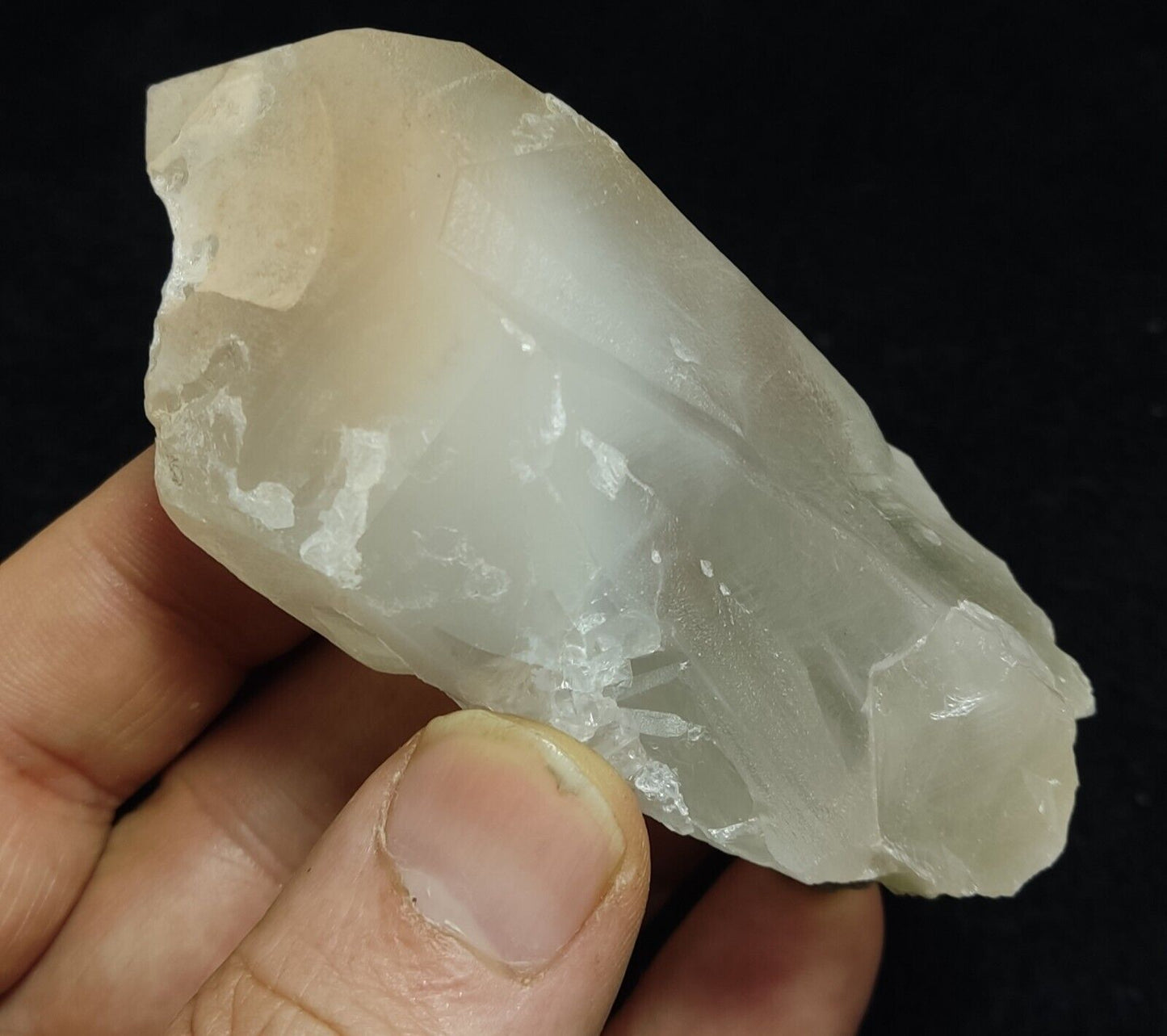 140 grams natural quartz crystal with amphibole inclusions