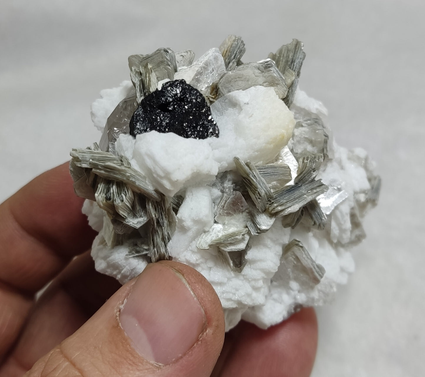An amazing specimen of quartz with muscovite and albite 134 grams