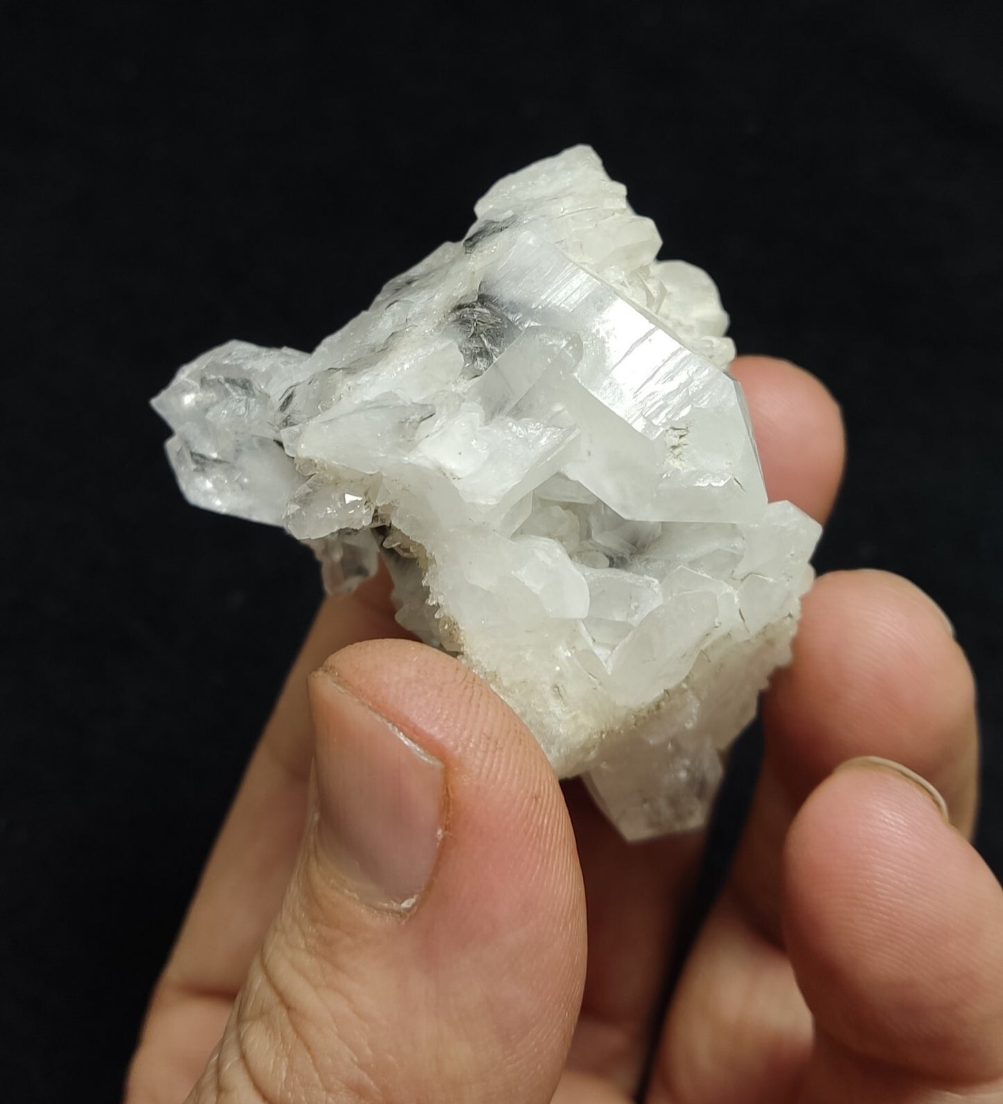 A very Aesthetic Natural terminated brookite Quartz cluster 85 grams