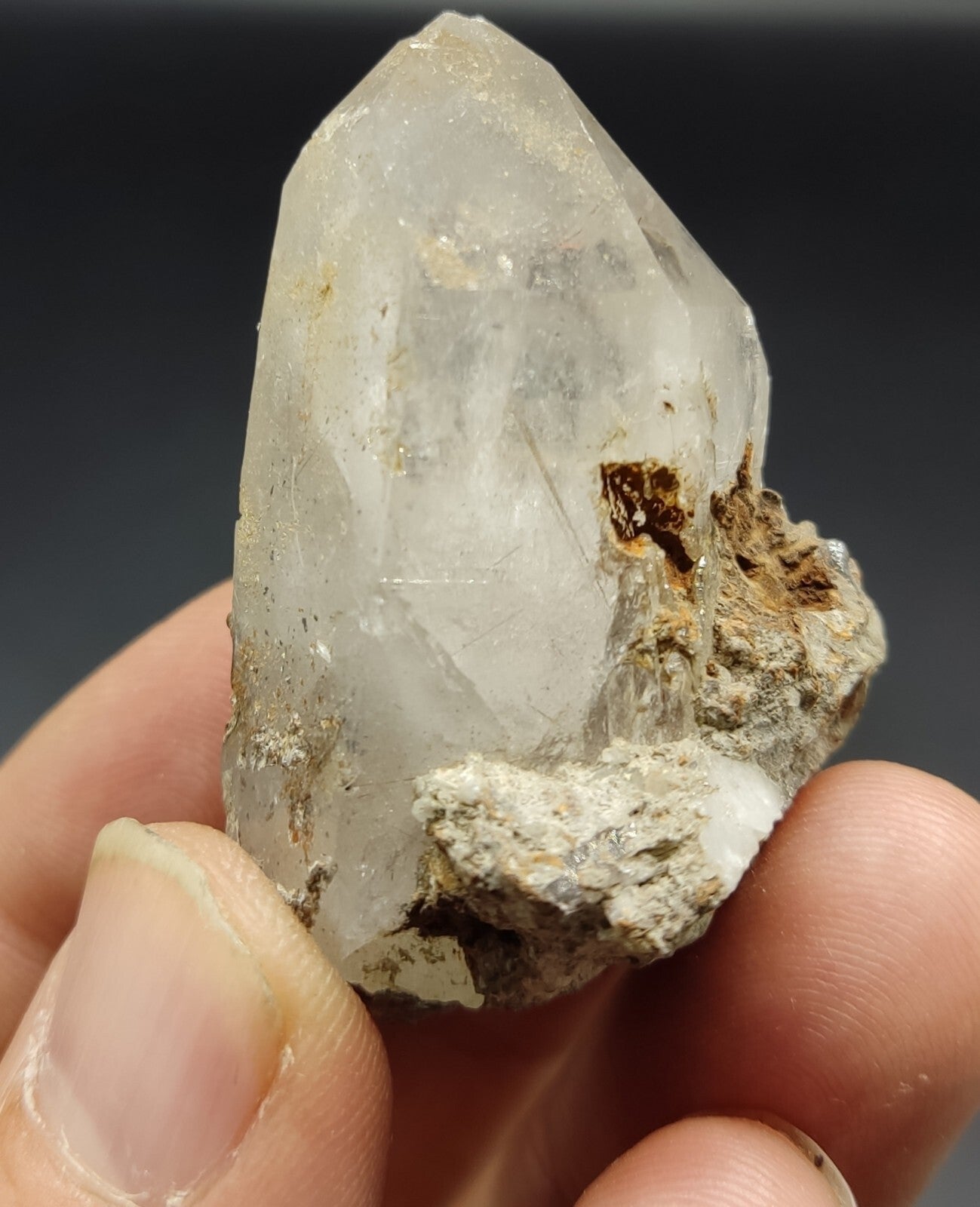 An Aesthetic specimen of rutiles included quartz crystal 42 grams